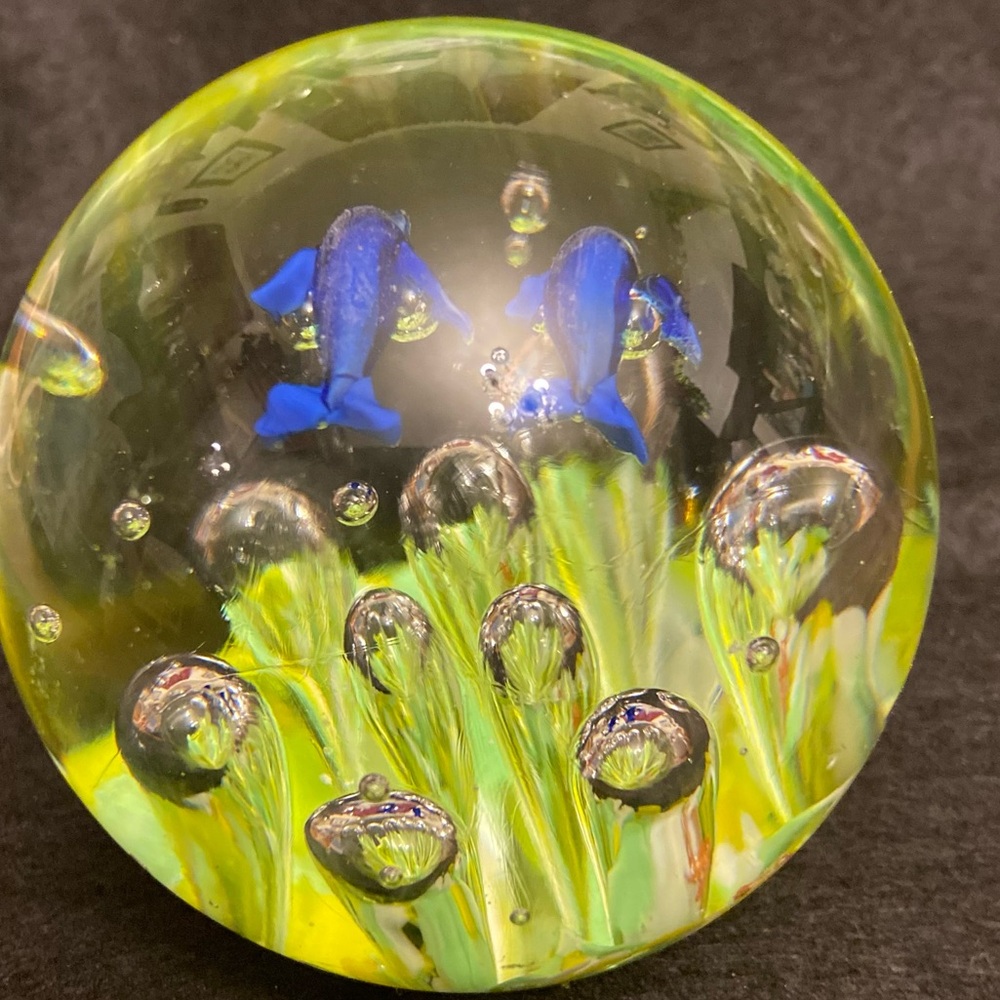 Vintage Glass Underwater Theme With Duo Blue Dolphins Paperweight. - Picture 3 of 6